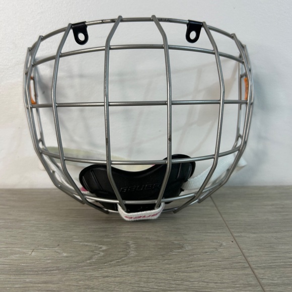 Youth Bauer Hockey Helmet Face Cage - Picture 2 of 5